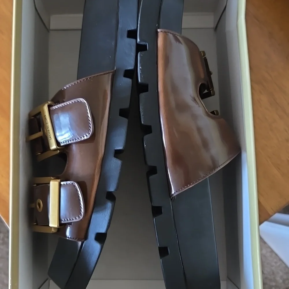 NIB MICHAEL Michael Kors Colby Burnished Leather Flat Sandal